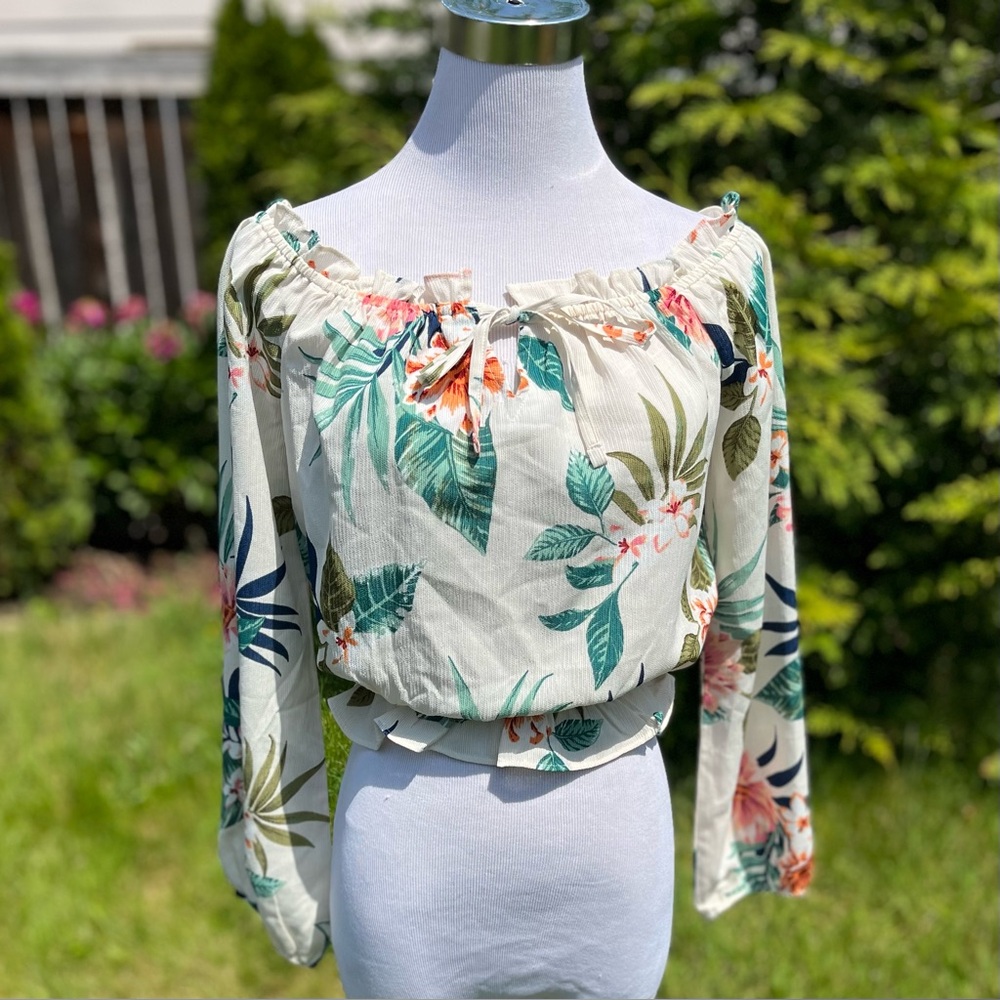 GUESS Tropical Floral Printed Blouse Size XS Billowy Sleeves Romantic Neckline